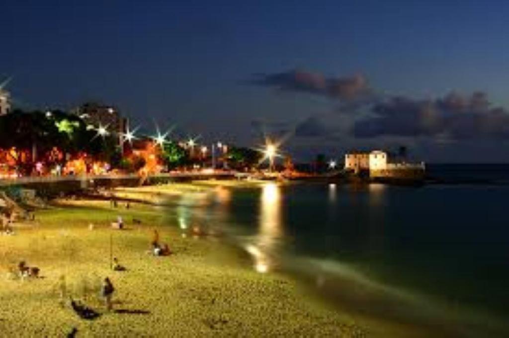 Maravilhoso Apartamento 2 Quartos Com Ofuro Porto Da Barra Salvador Summer Barra Flat Bagian luar foto